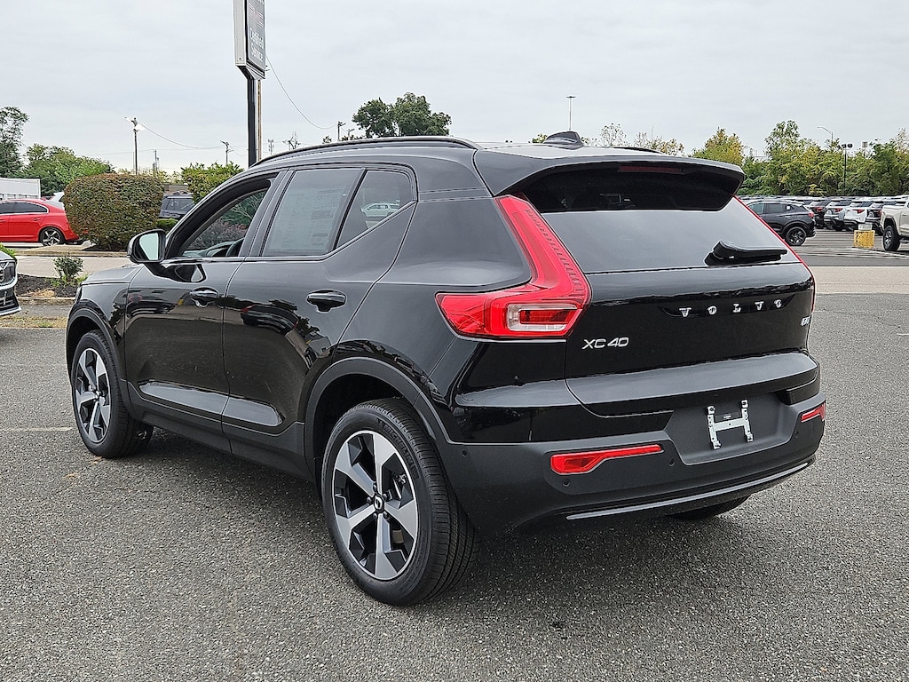 New 2026 Volvo XC40 B5 Plus SUV