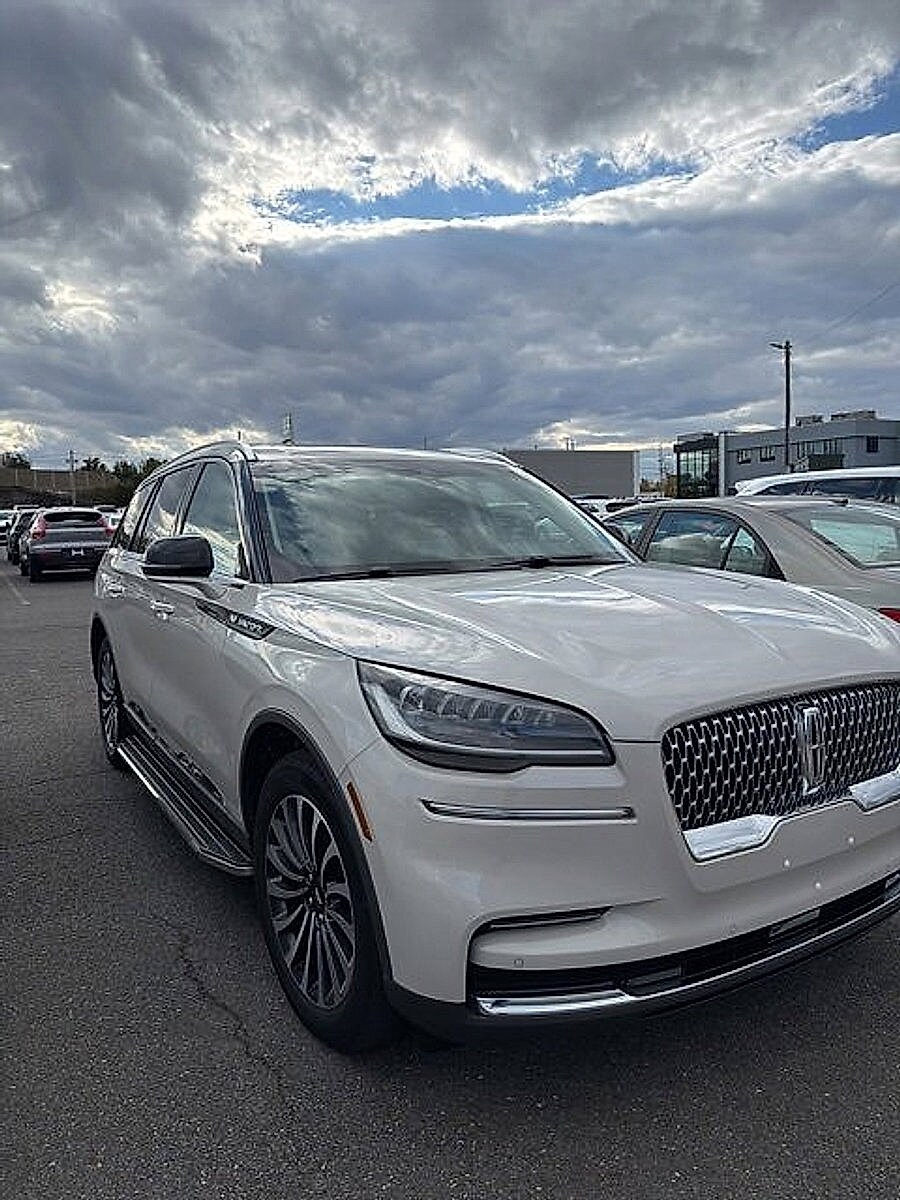 2023 Lincoln Aviator Standard photo 2