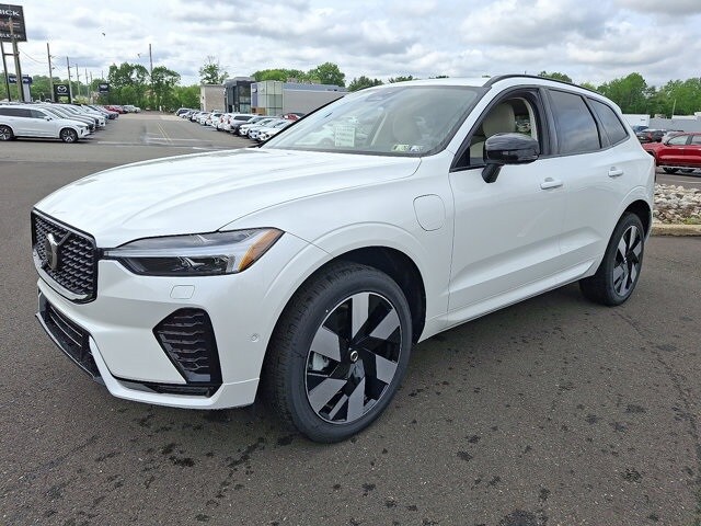 2025 Volvo XC60 Hybrid T8 Plus photo 3