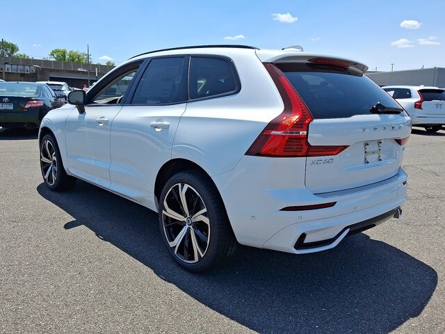 2025 Volvo XC60 B5 photo 4