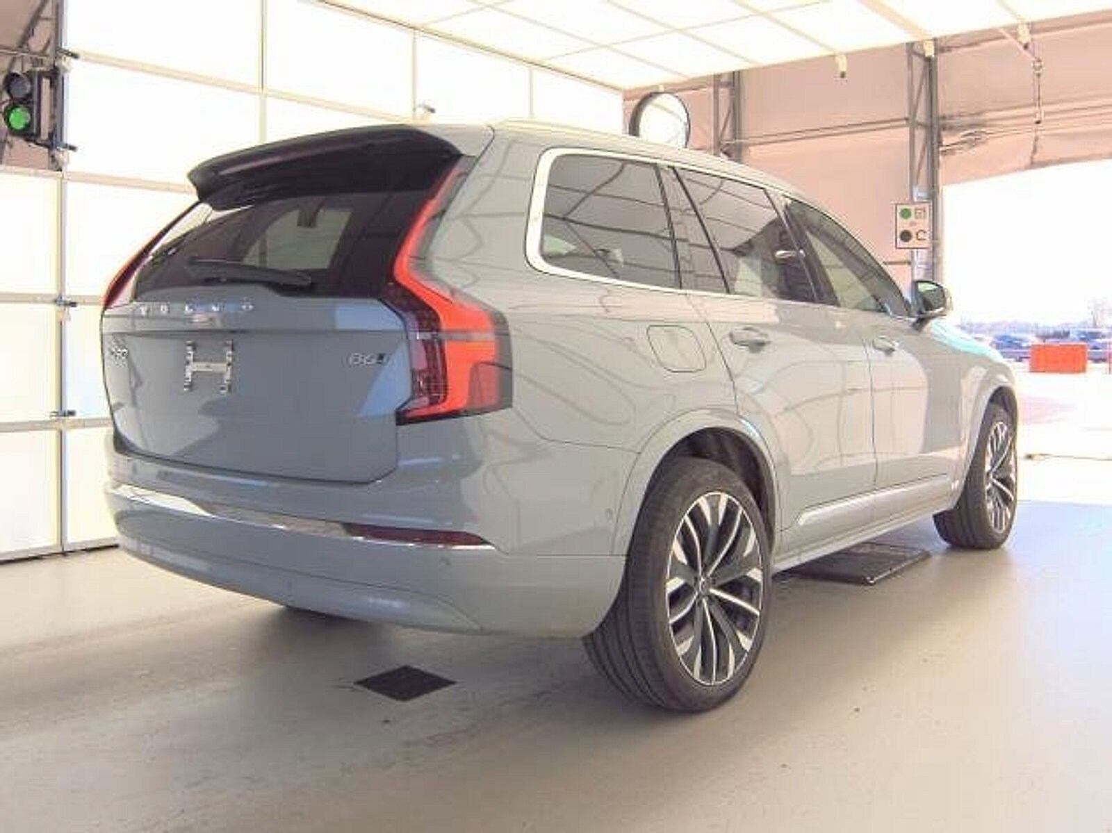 2025 Volvo XC90 AWD Plus photo 4