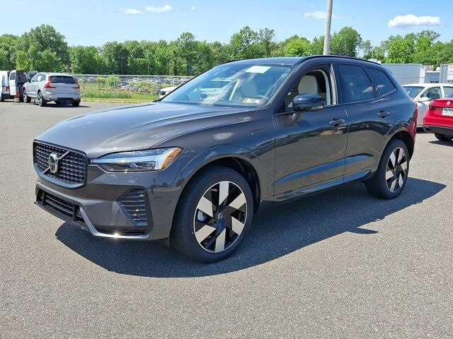 2025 Volvo XC60 Hybrid T8 Plus photo 3