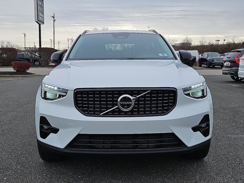 New 2026 Volvo XC40 B5 Plus SUV