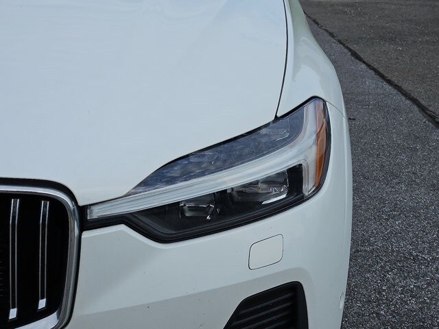 2023 Volvo XC60 B5 Ultimate photo 4