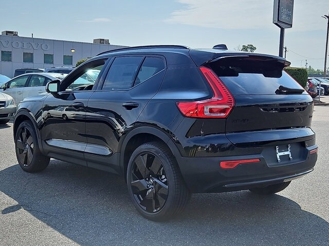 2026 Volvo XC40 photo 2