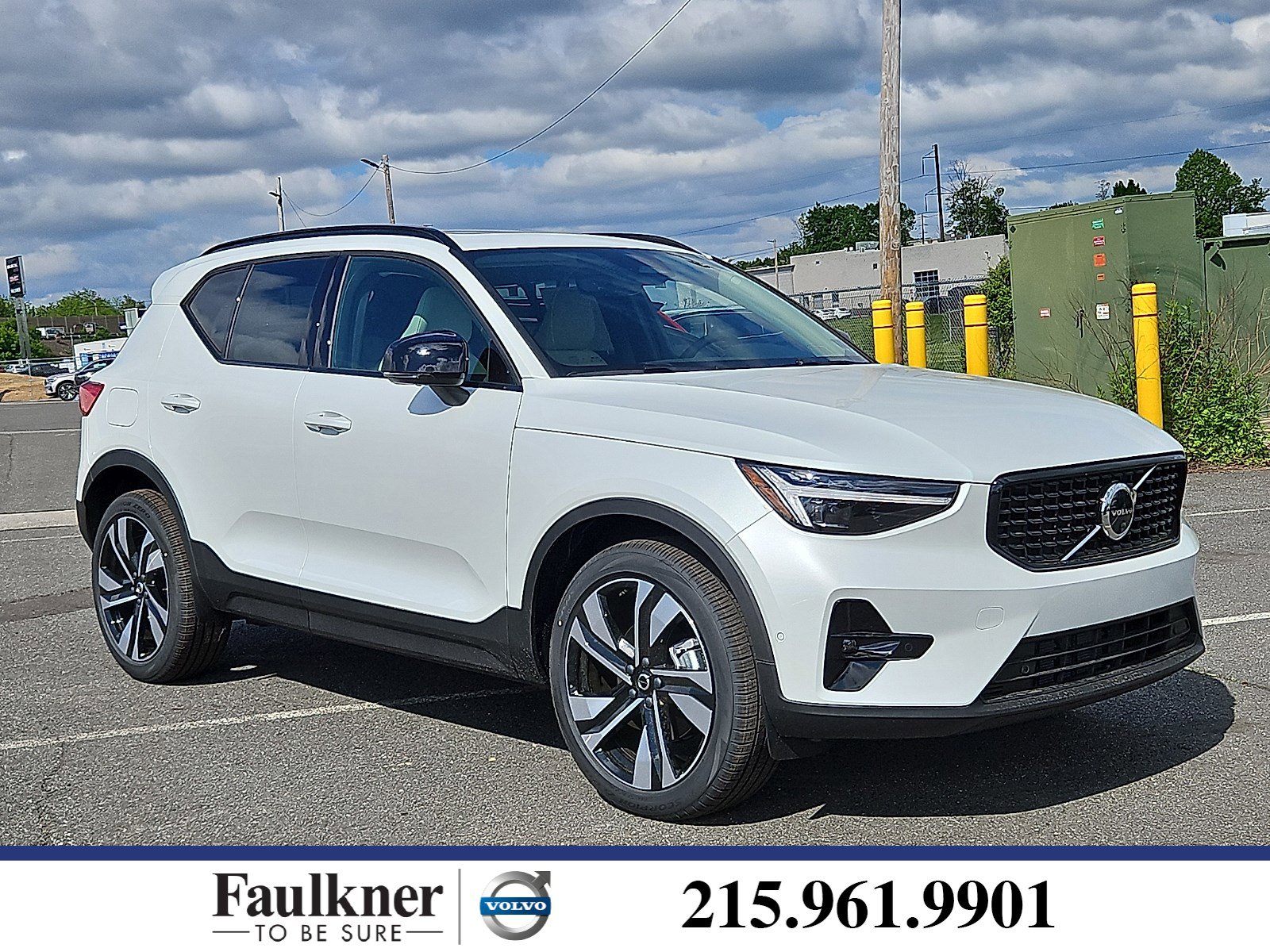 2026 Volvo XC40 B5 Ultra Dark AWD's photo