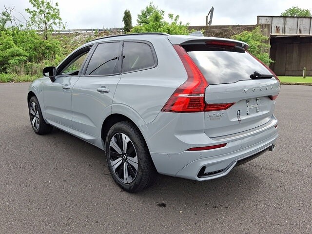 2025 Volvo XC60 T8 Plus photo 4
