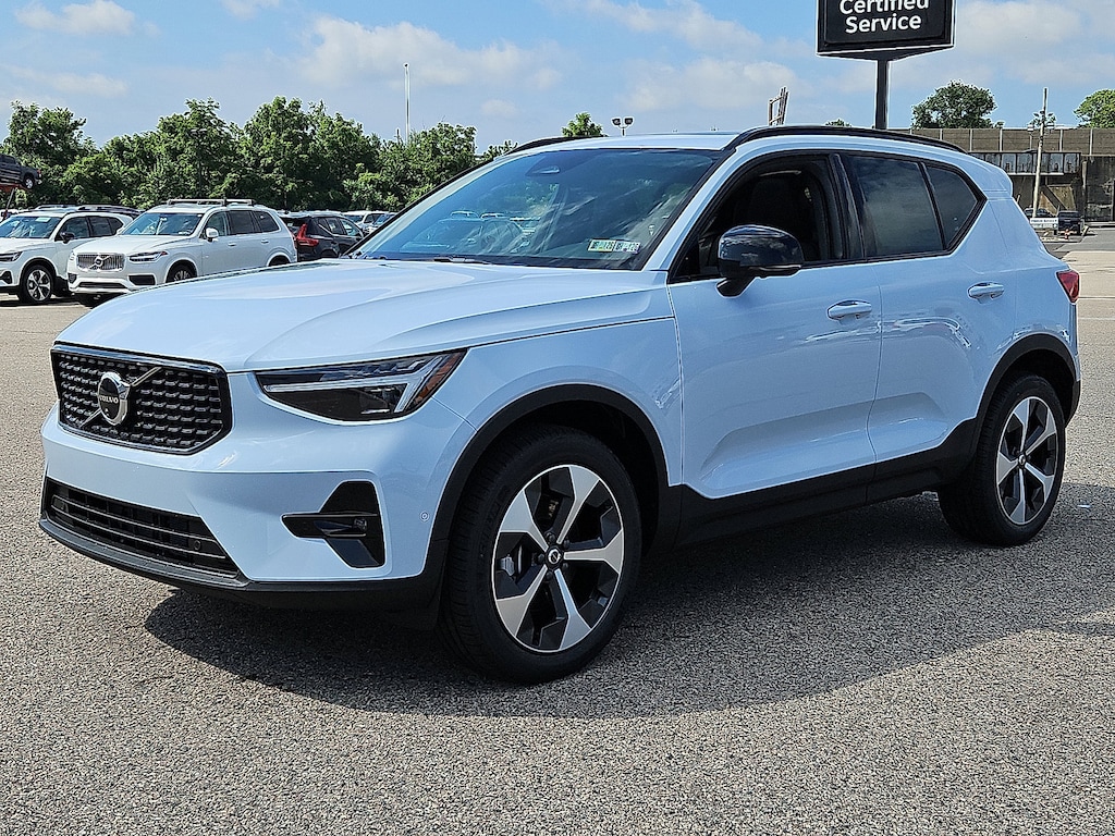 New 2026 Volvo XC40 B5 Plus SUV