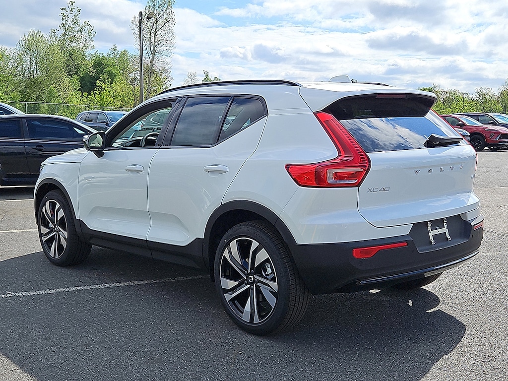 New 2026 Volvo XC40 B5 Ultra SUV