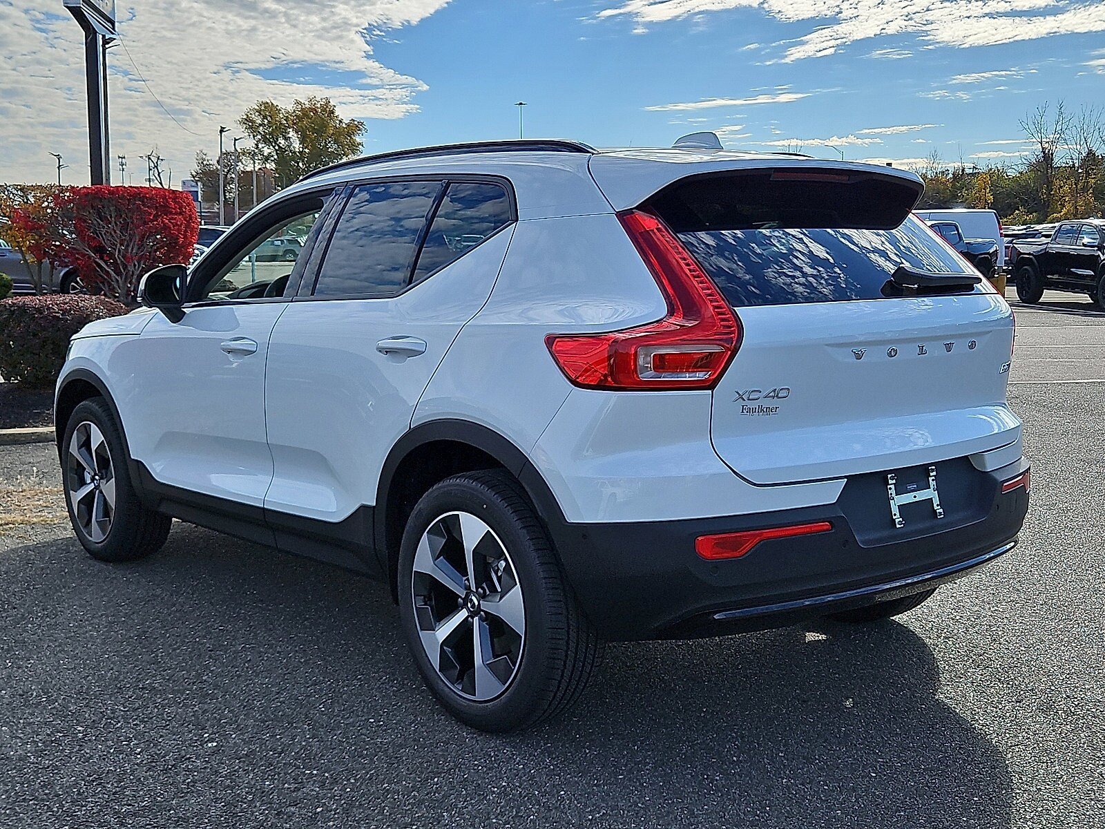 2026 Volvo XC40 Plus photo 3