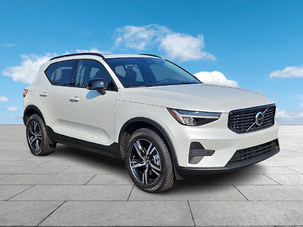 2026 Volvo XC40 Core
