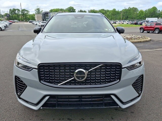 2025 Volvo XC60 T8 Plus photo 2