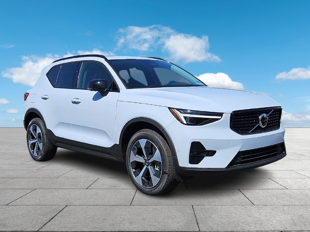 2026 Volvo XC40 Plus