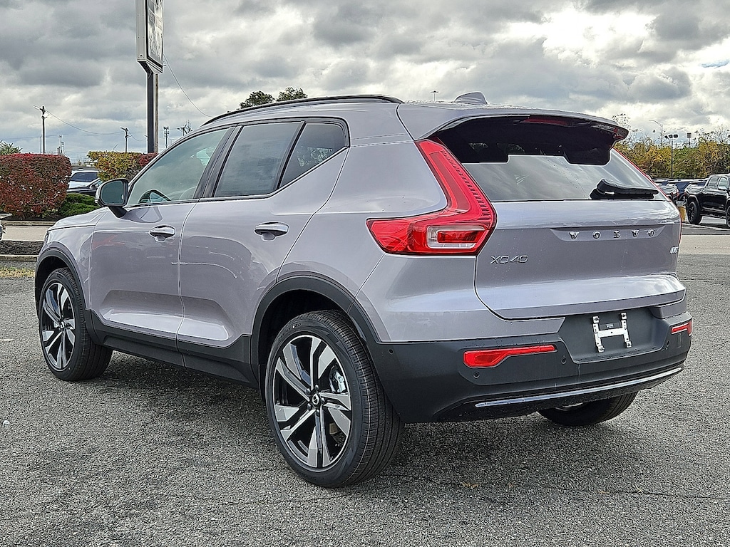 New 2026 Volvo XC40 B5 Ultra SUV