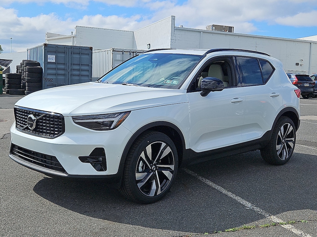 New 2026 Volvo XC40 B5 Ultra SUV