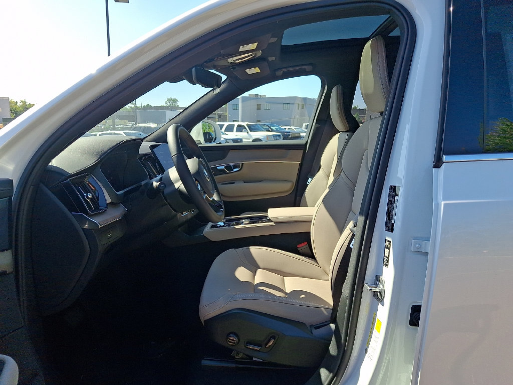 2026 Volvo XC90 Plus - Photo 13
