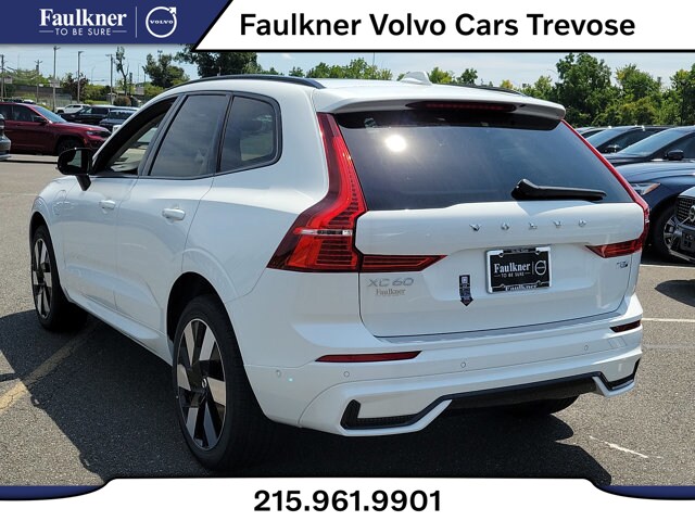 2025 Volvo XC60 Hybrid T8 Plus photo 3