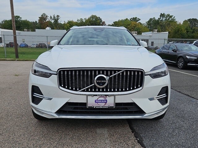 2023 Volvo XC60 B5 Ultimate photo 2