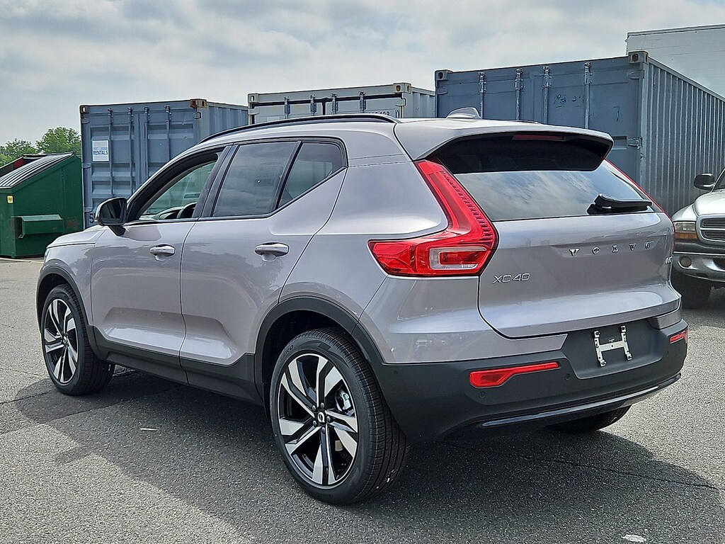 New 2026 Volvo XC40 B5 Plus SUV
