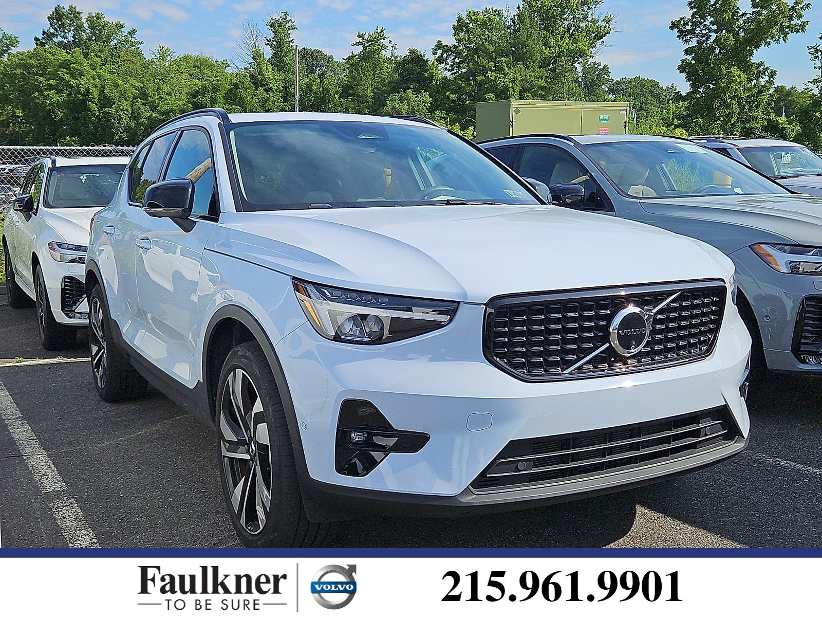 2024 Volvo XC40 B5 Plus Dark AWD's photo