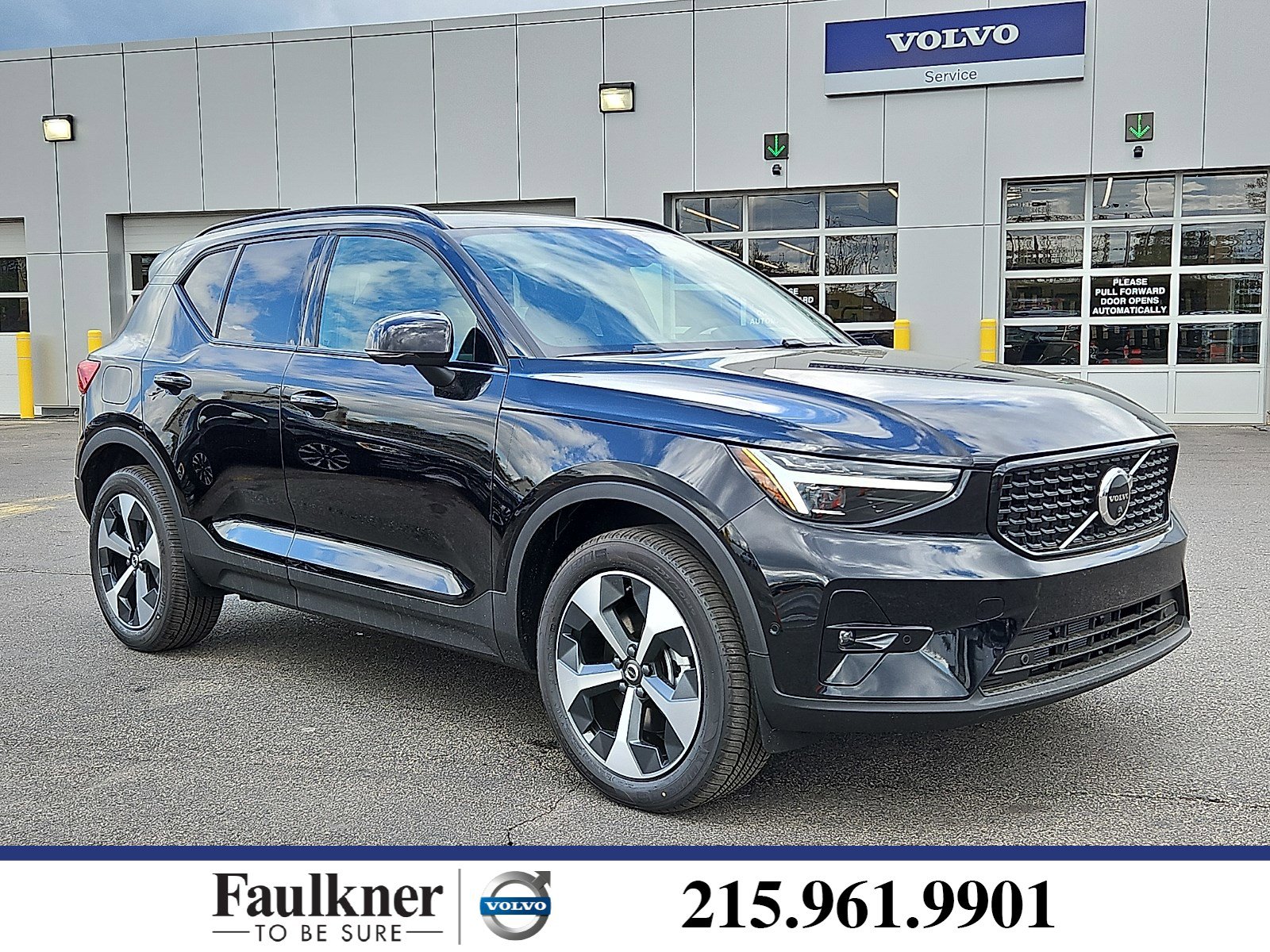 2026 Volvo XC40 B5 Plus Dark AWD's photo