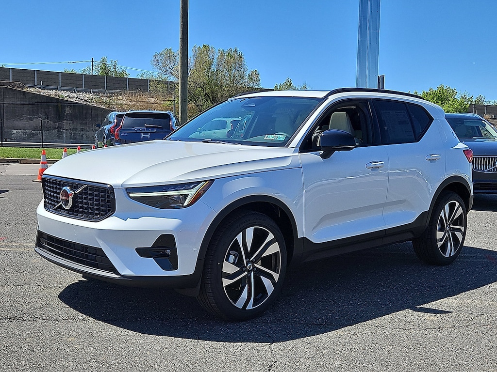 New 2026 Volvo XC40 B5 Plus SUV