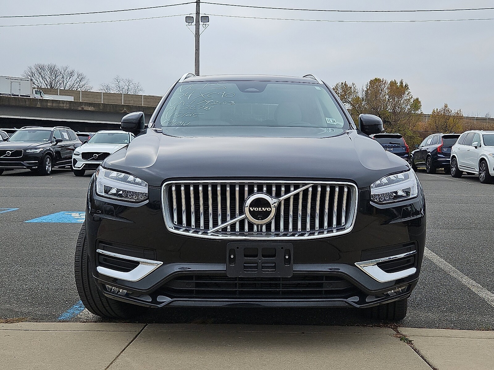 2024 Volvo XC90 AWD Plus photo 2