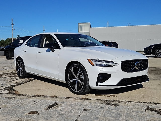 2023 Volvo S60 B5 AWD Plus Dark