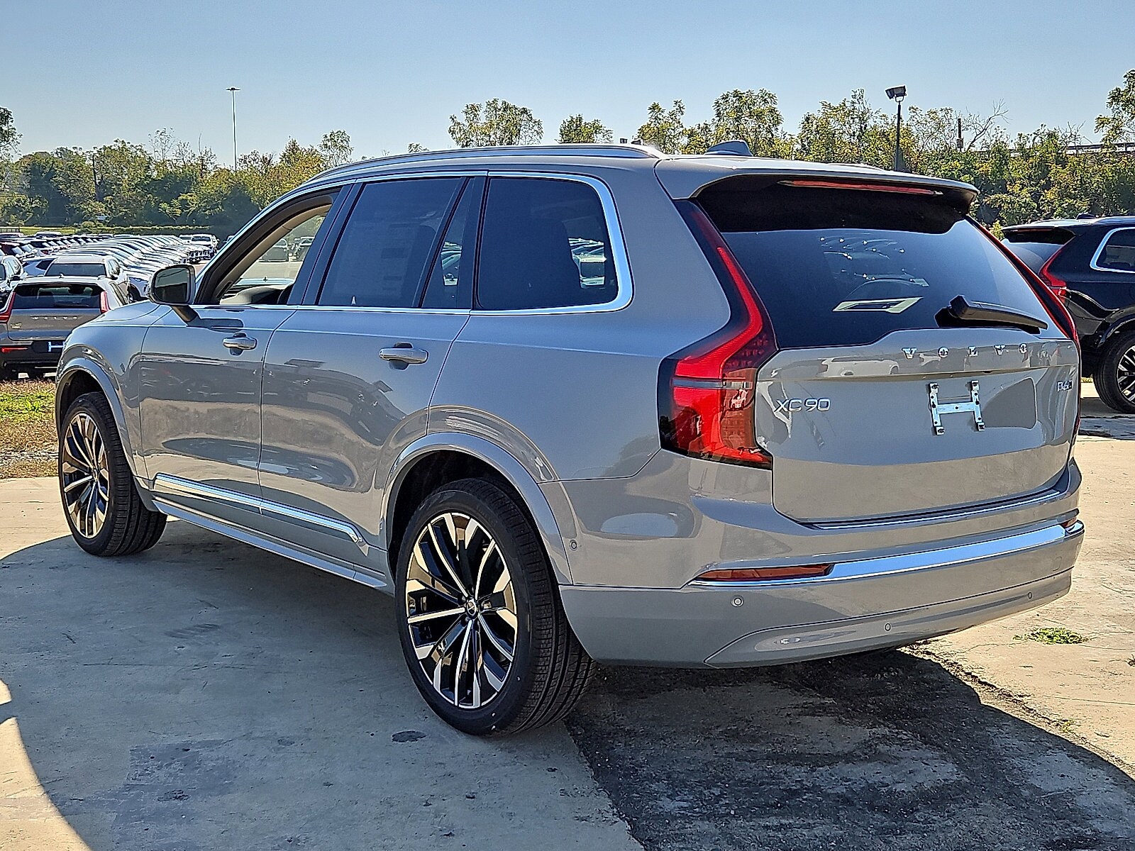 2026 Volvo XC90 Plus photo 4