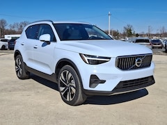 2025 Volvo XC40 B5 Ultra Bright Theme SUV