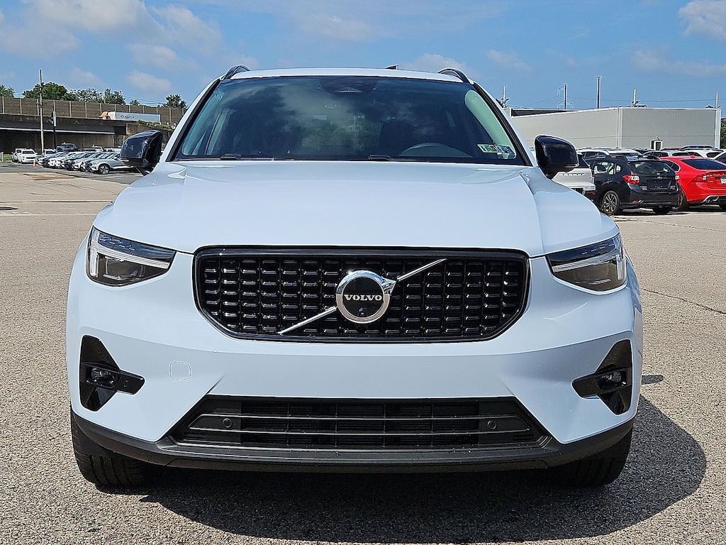 New 2026 Volvo XC40 B5 Plus SUV