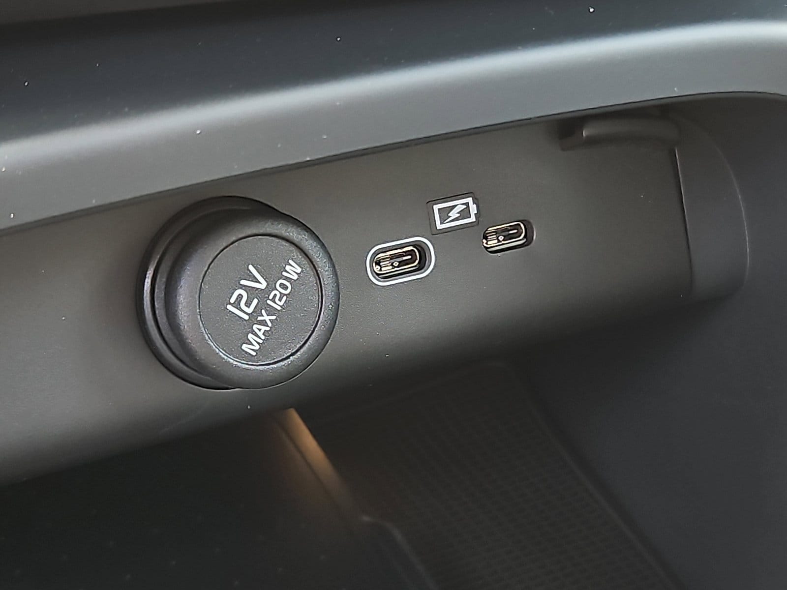 2026 Volvo XC40 Plus - Photo 20