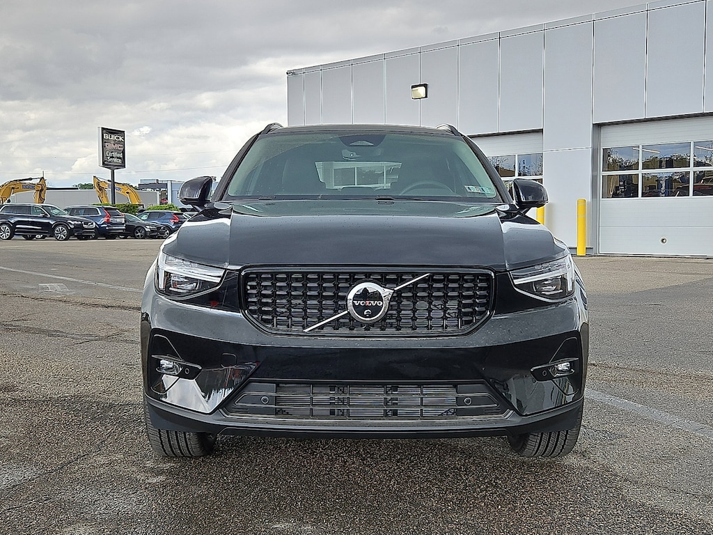 New 2026 Volvo XC40 B5 Plus SUV