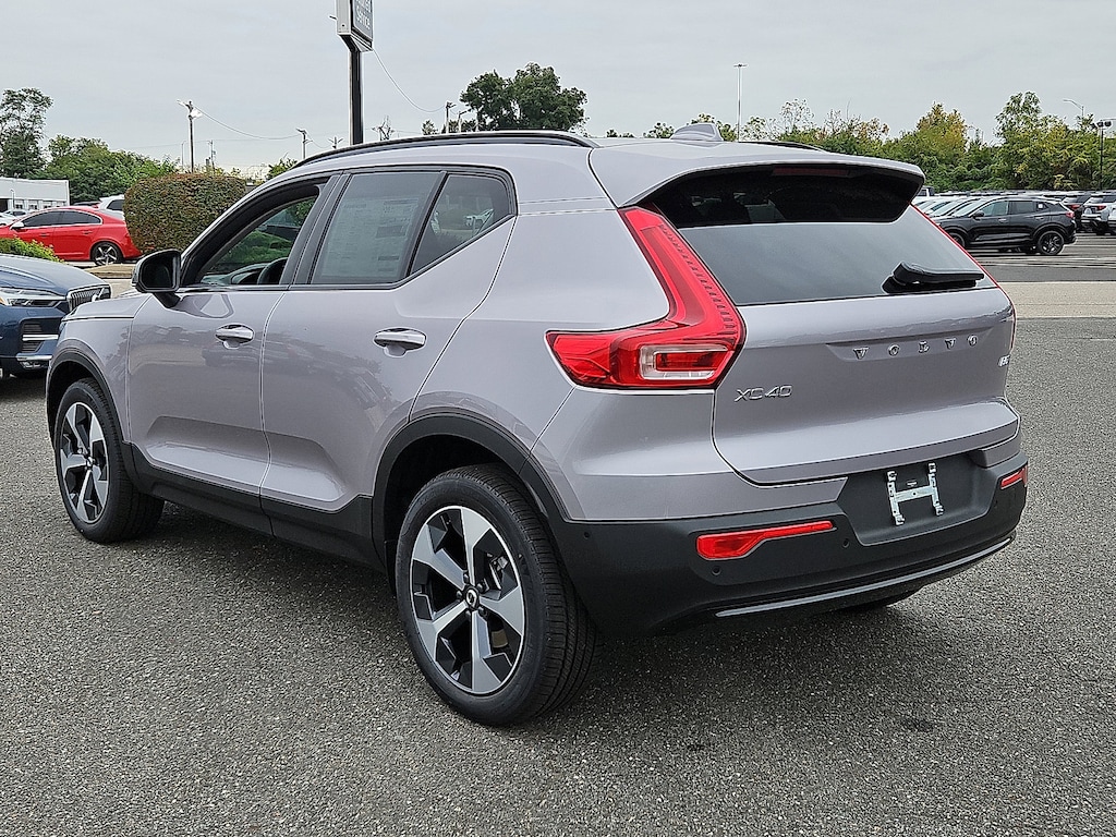 New 2026 Volvo XC40 B5 Plus SUV