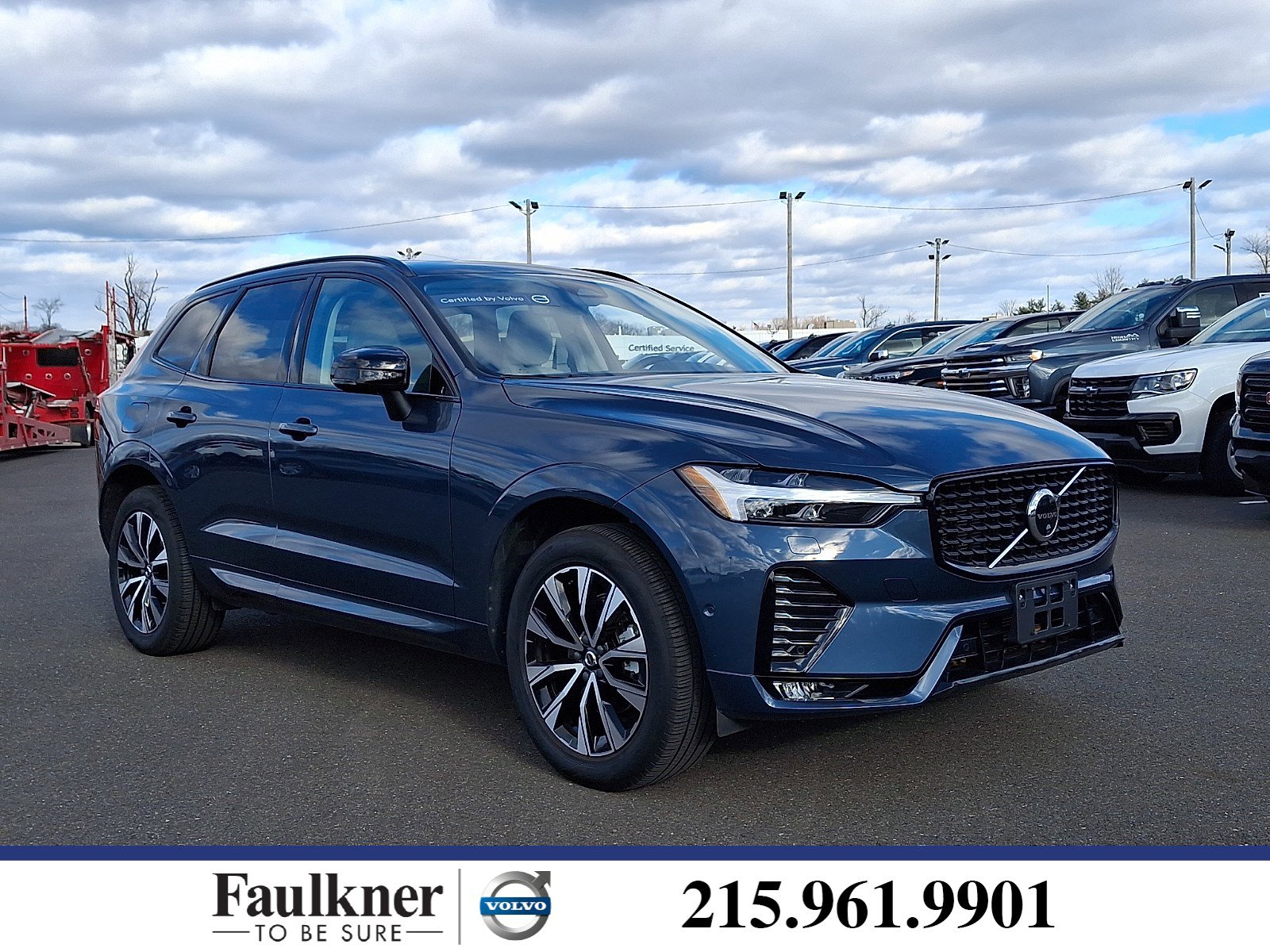 2023 Volvo XC60 Plus's photo