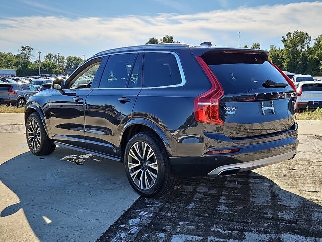 2021 Volvo XC90 T5 AWD Momentum photo 3