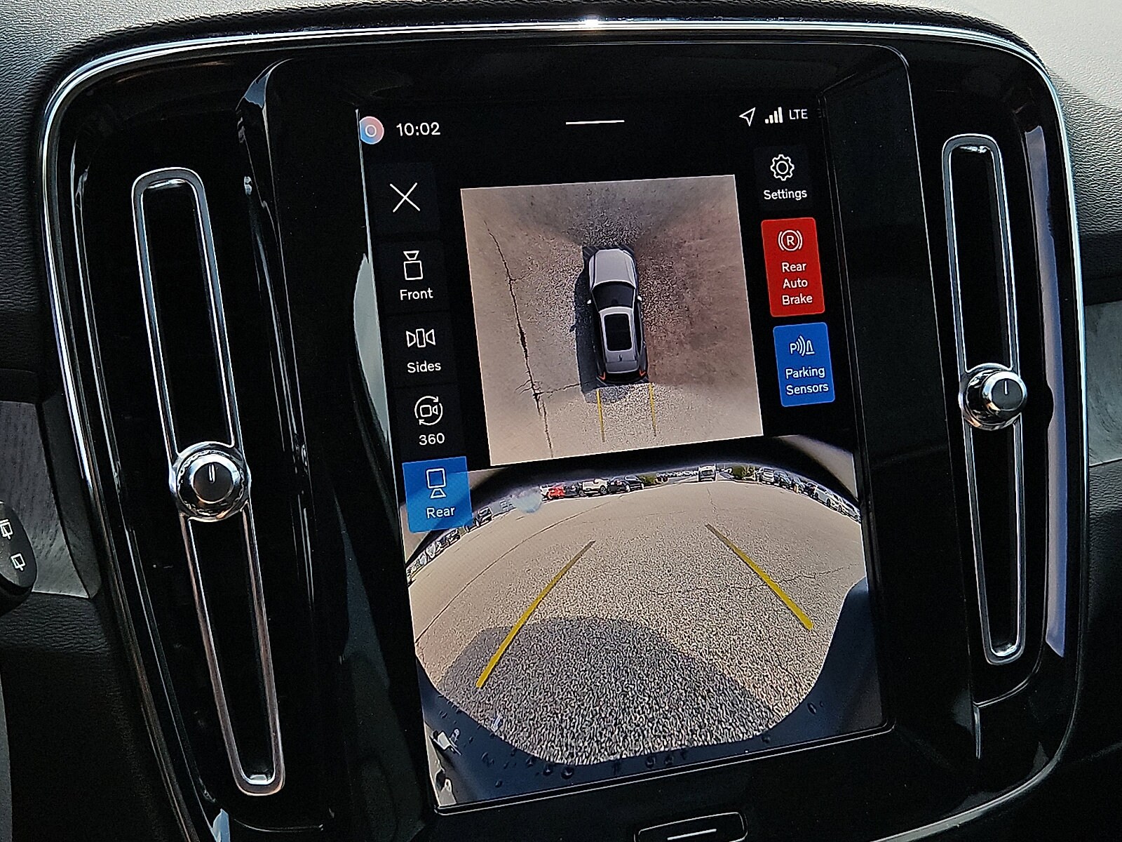 2026 Volvo XC40 Plus - Photo 17