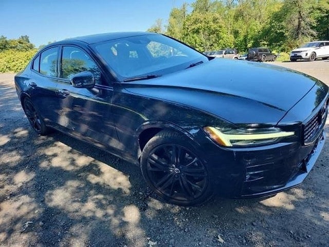 2022 Volvo S60 B5 Black Edition Momentum