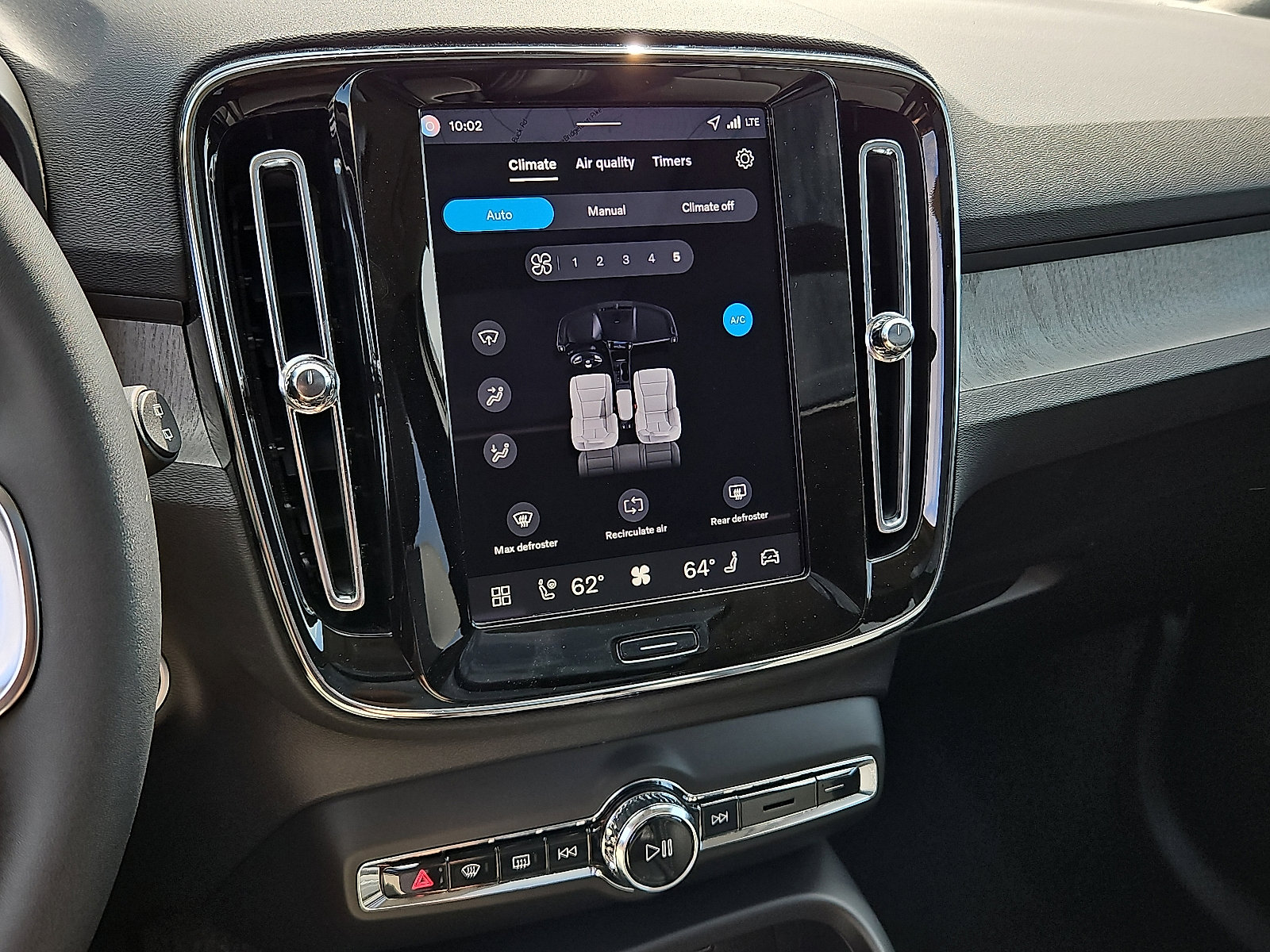 2026 Volvo XC40 Plus - Photo 14