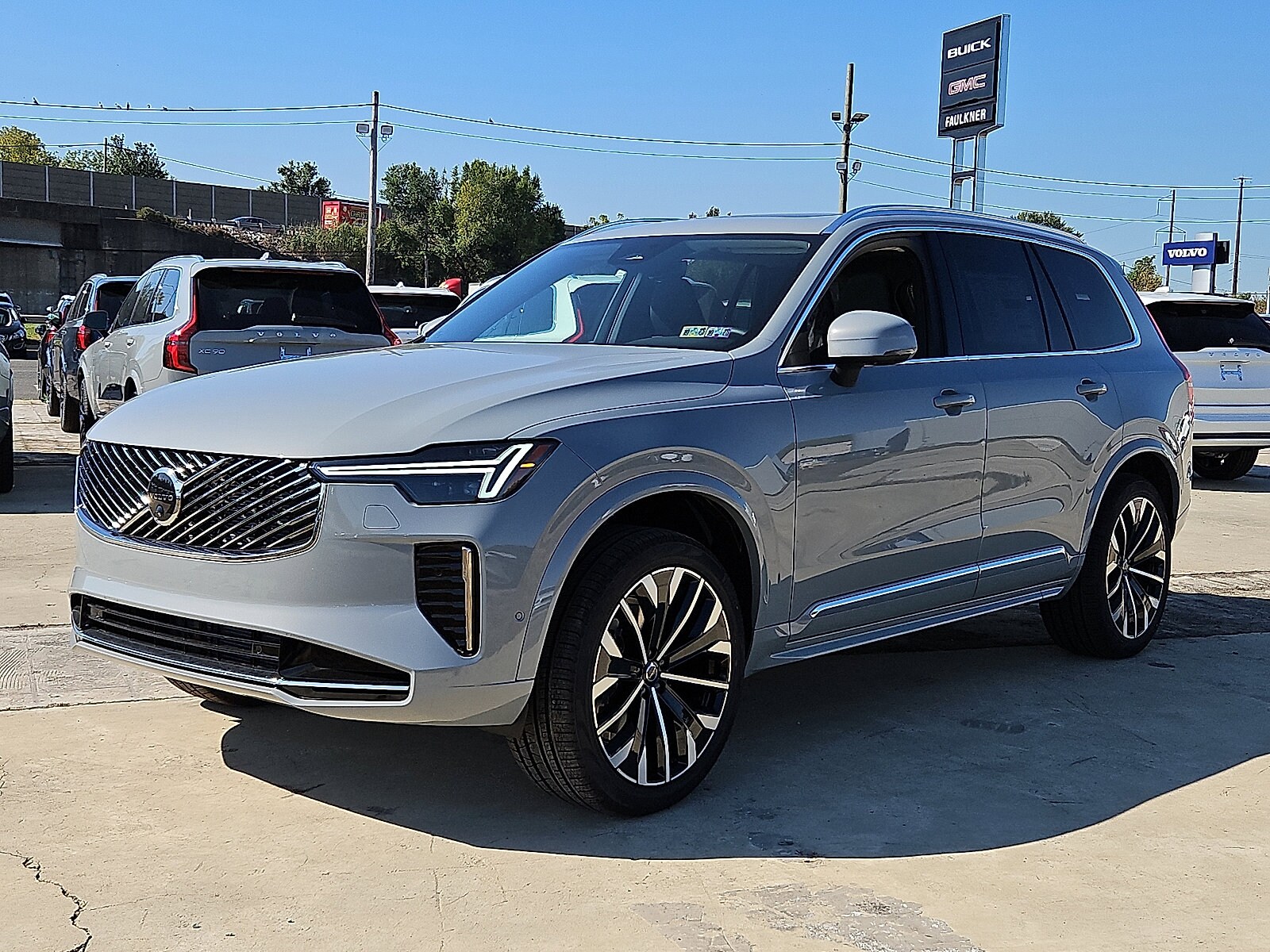 2026 Volvo XC90 Plus photo 3