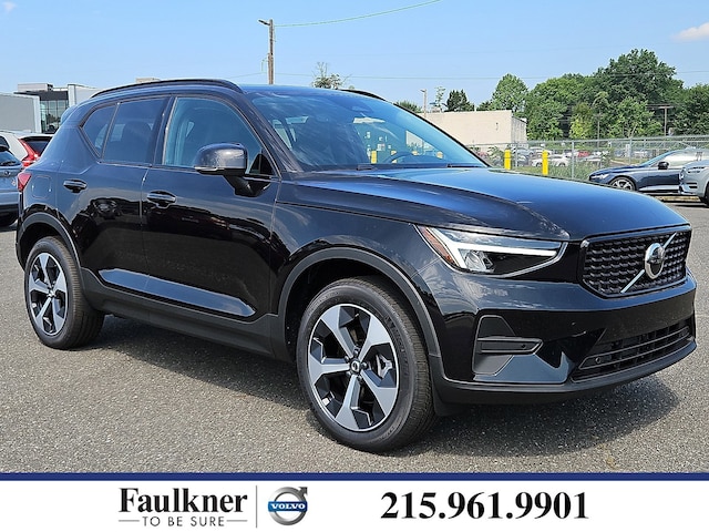 2026 Volvo XC40 B5 Core SUV