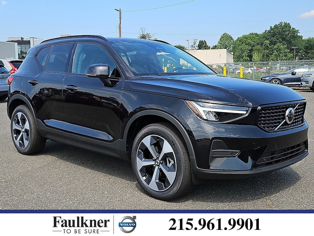 Used 2026 Volvo XC40 B5 Core SUV
