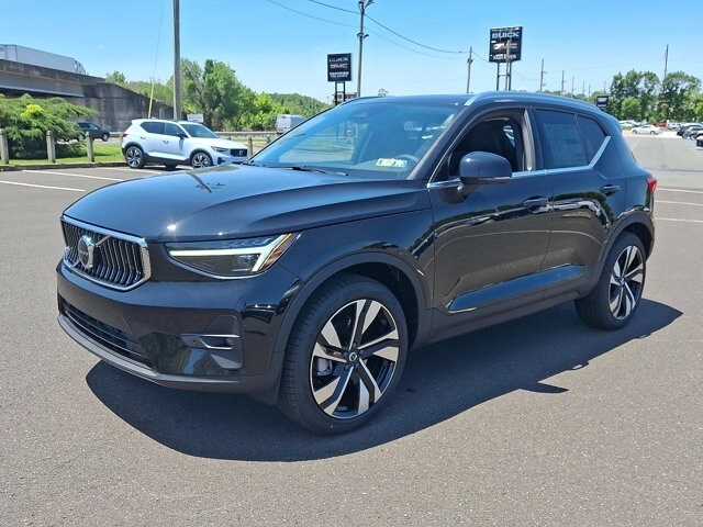 2025 Volvo XC40 Plus photo 3