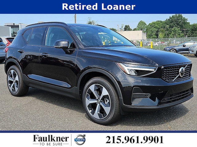 2026 Volvo XC40 B5 Core SUV