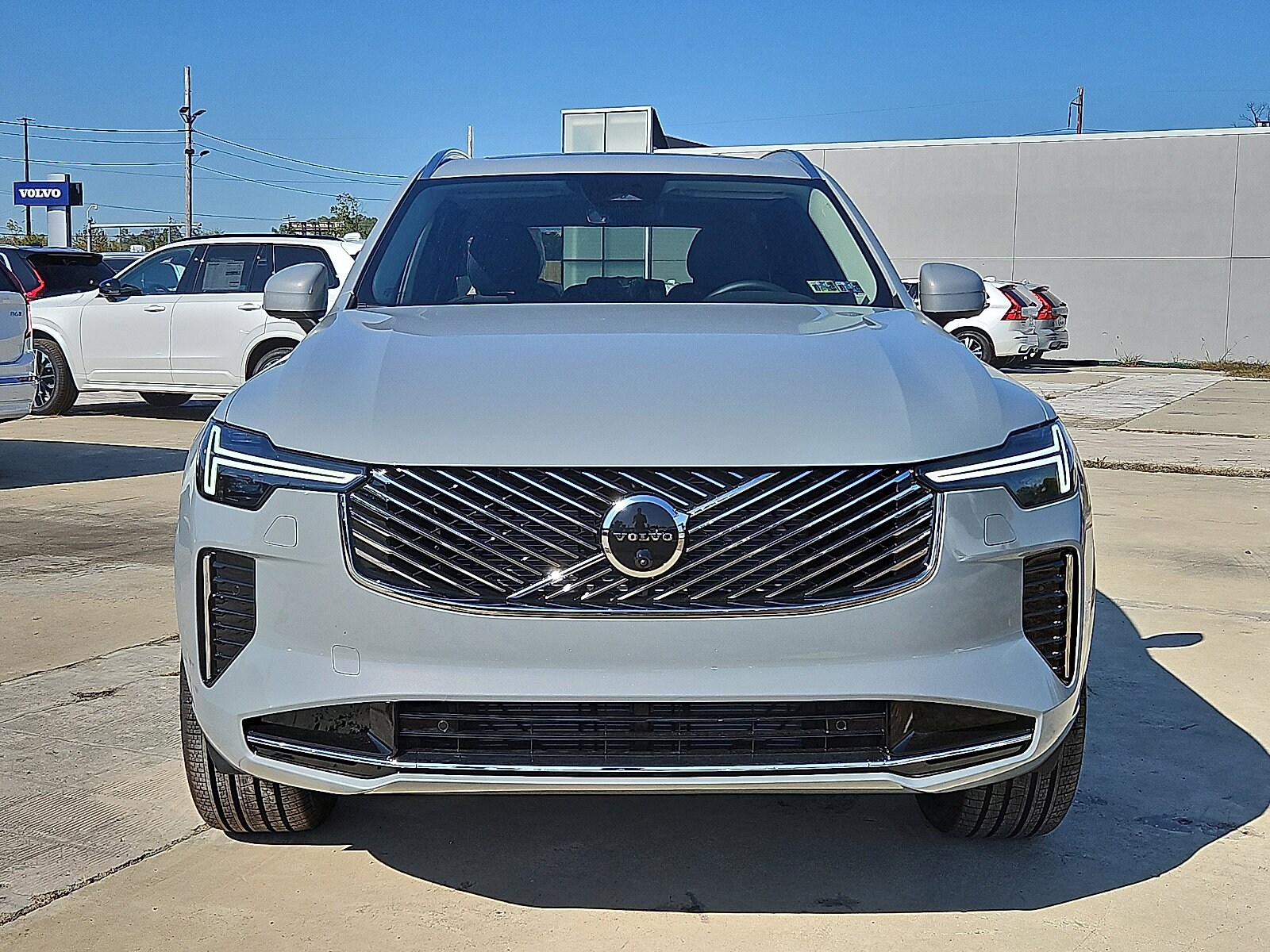 2026 Volvo XC90 Plus photo 2