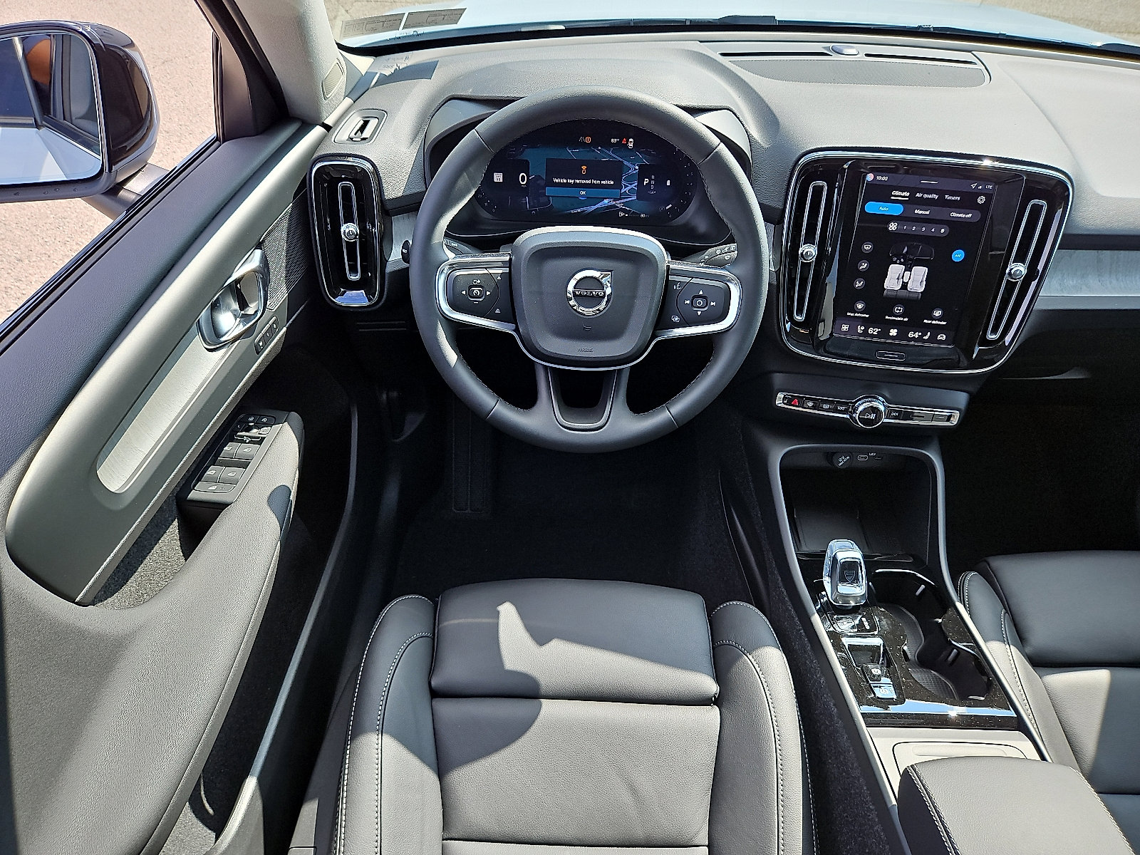 2026 Volvo XC40 Plus - Photo 9