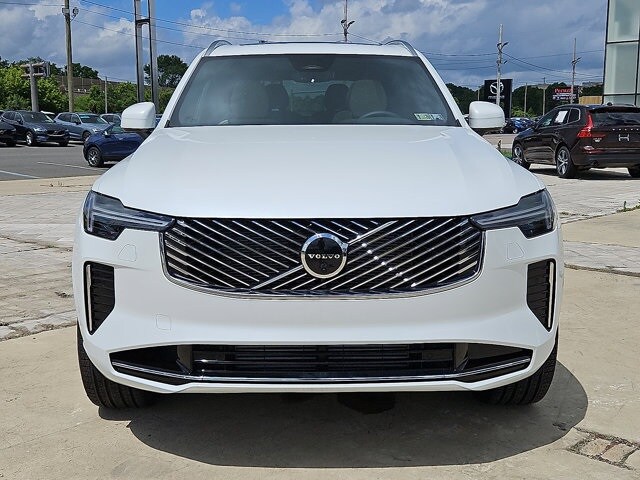 2026 Volvo XC90 Plus T8 AWD photo 2