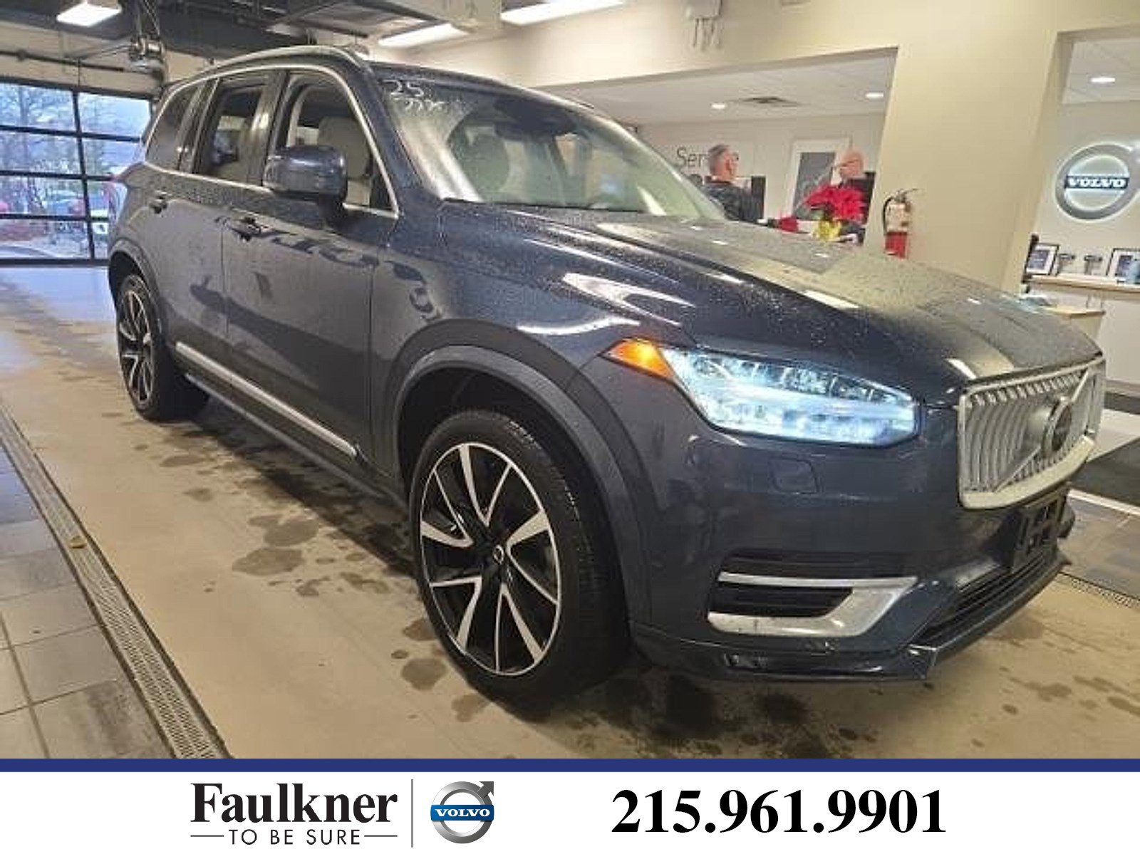 2024 Volvo XC90 Plus's photo