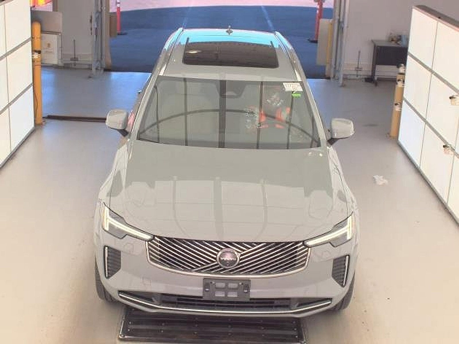 2025 Volvo XC90 AWD Plus photo 3