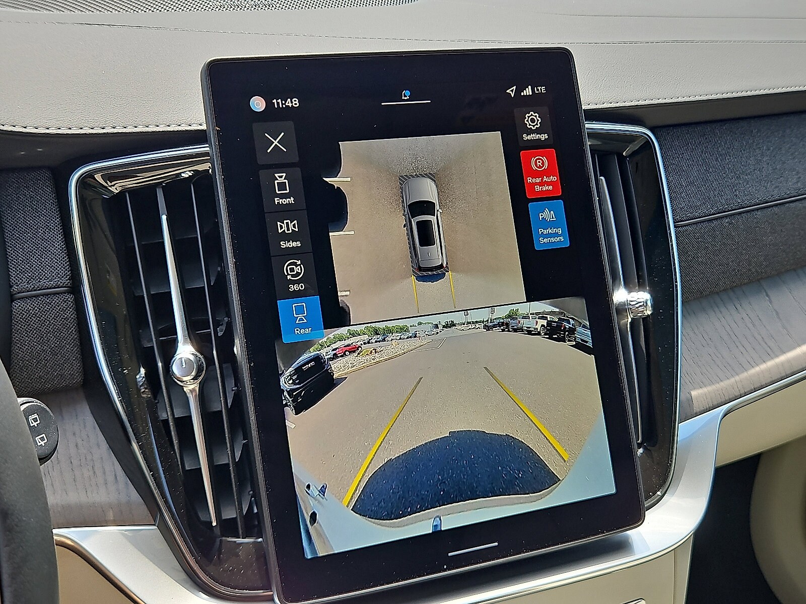 2026 Volvo XC90 Ultra - Photo 16